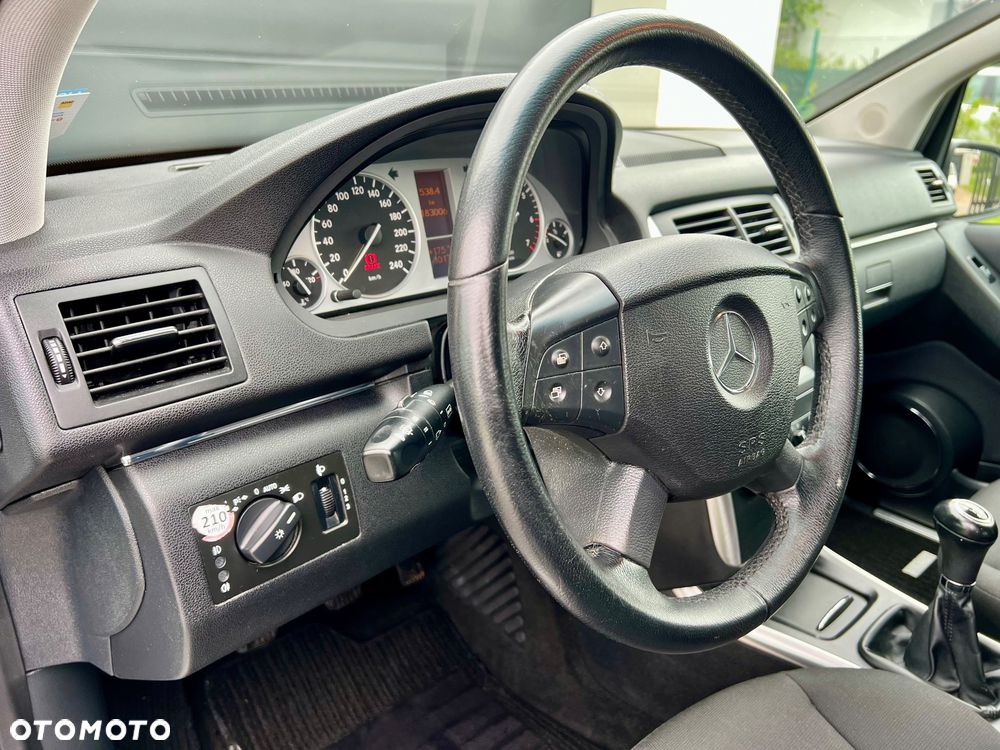 Mercedes-Benz Klasa B 180 BlueEFFICIENCY SPORT EDITION - 22