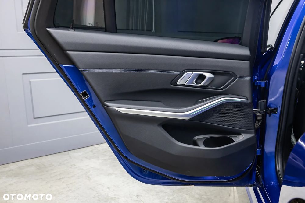 BMW Seria 3 320d xDrive M Sport sport - 25