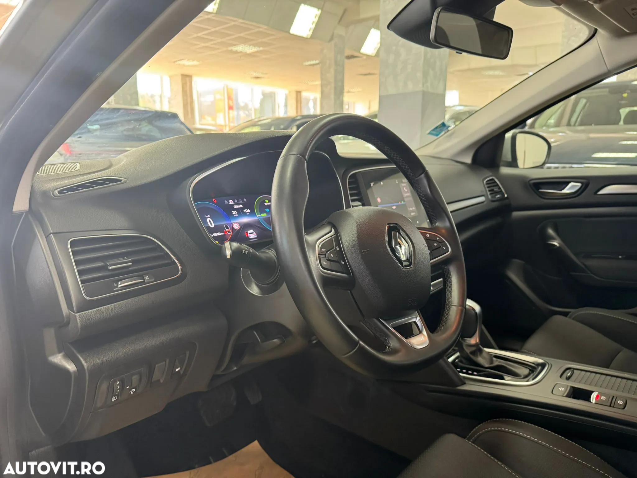 Renault Megane Grandtour E-TECH Plug-in 160 BUSINESS EDITION - 4