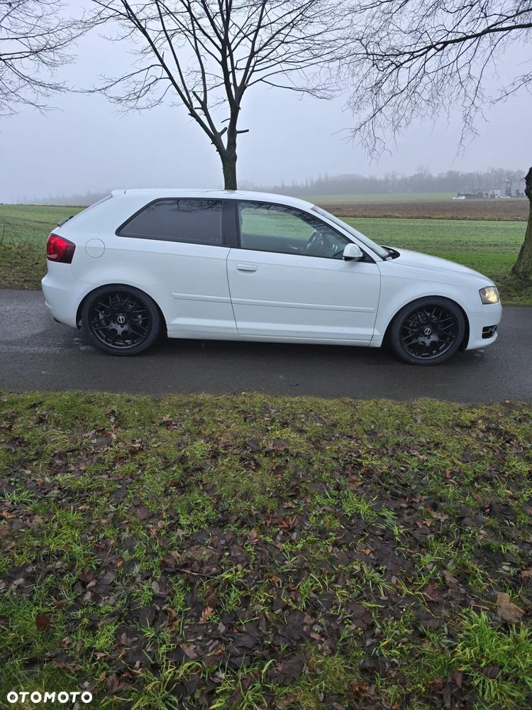 Audi A3 3-drzwiowe 1.6 TDI DPF S line Sportpaket - 1