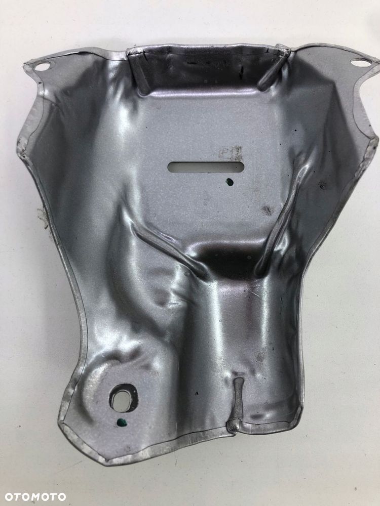 VOLVO XC40 OSŁONA TERMICZNA KATALIZATORA 32208399 - 2