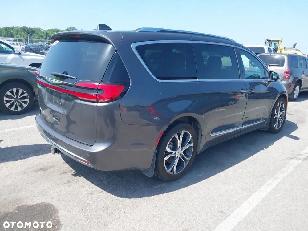 Chrysler Pacifica - 6