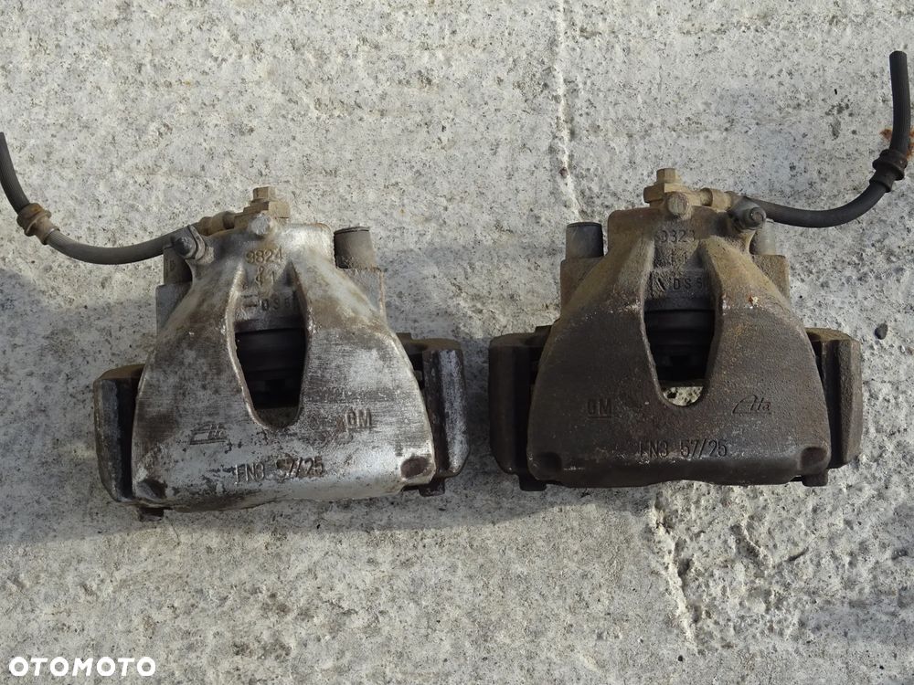 OPEL ZAFIRA B ASTRA H ZACISK PRAWY LEWY PRZÓD JARZMO ZACISKI PRZEDNIE 57/25 280mm - 14