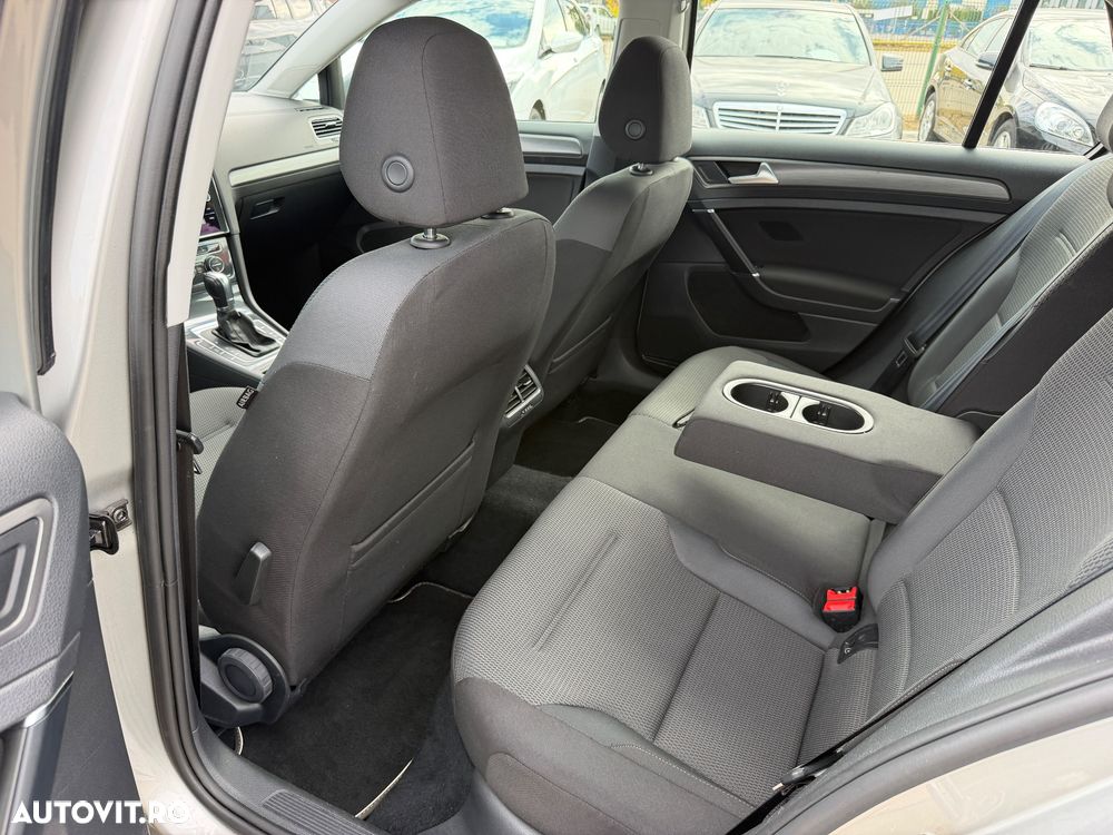 Volkswagen Golf - 8
