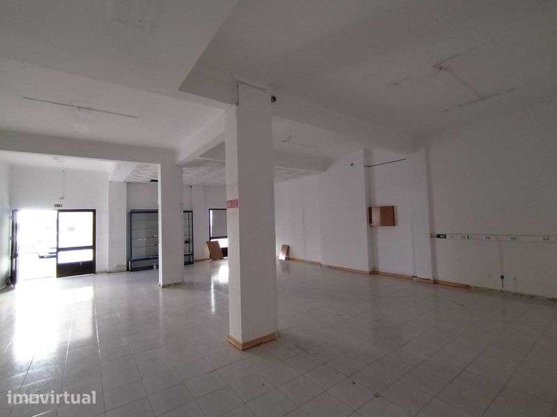 Vende-se Loja em Amora - Grande imagem: 3/4