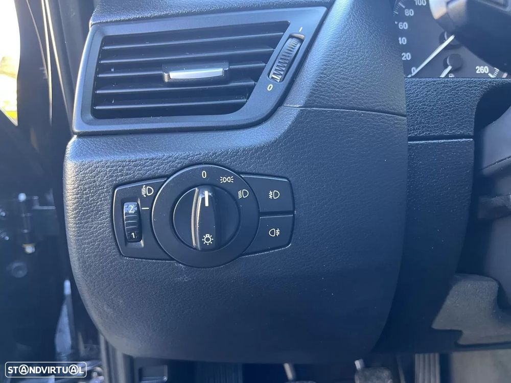 BMW X1 18 d sDrive Line Sport - 25