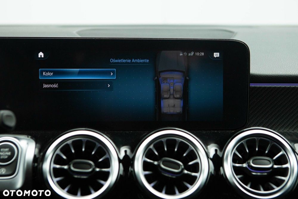 Mercedes-Benz GLB - 33