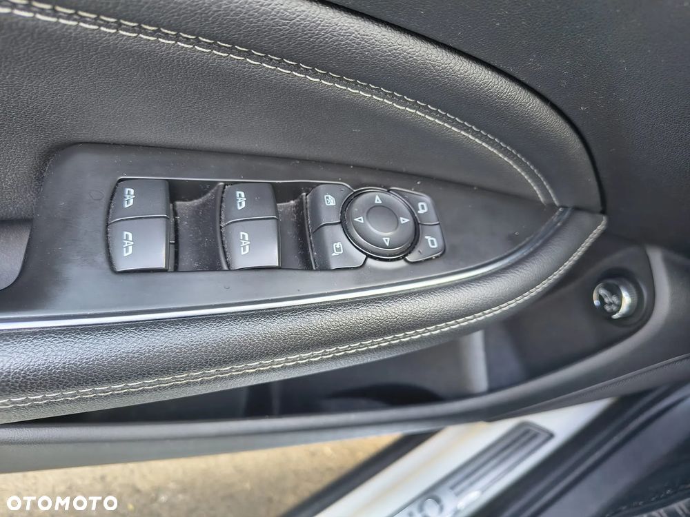 Opel Insignia - 36
