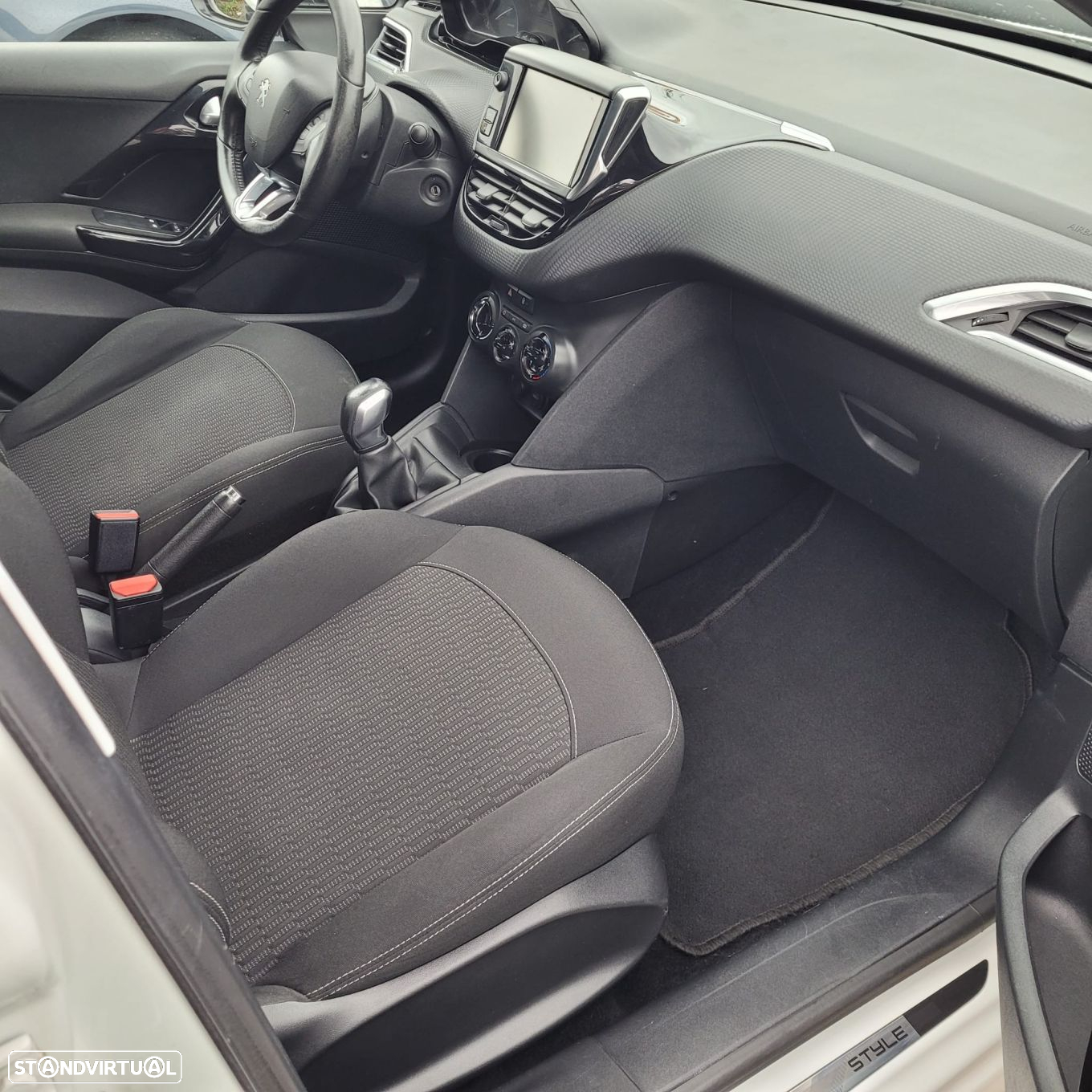 Peugeot 208 1.6 BlueHDi Style - 12