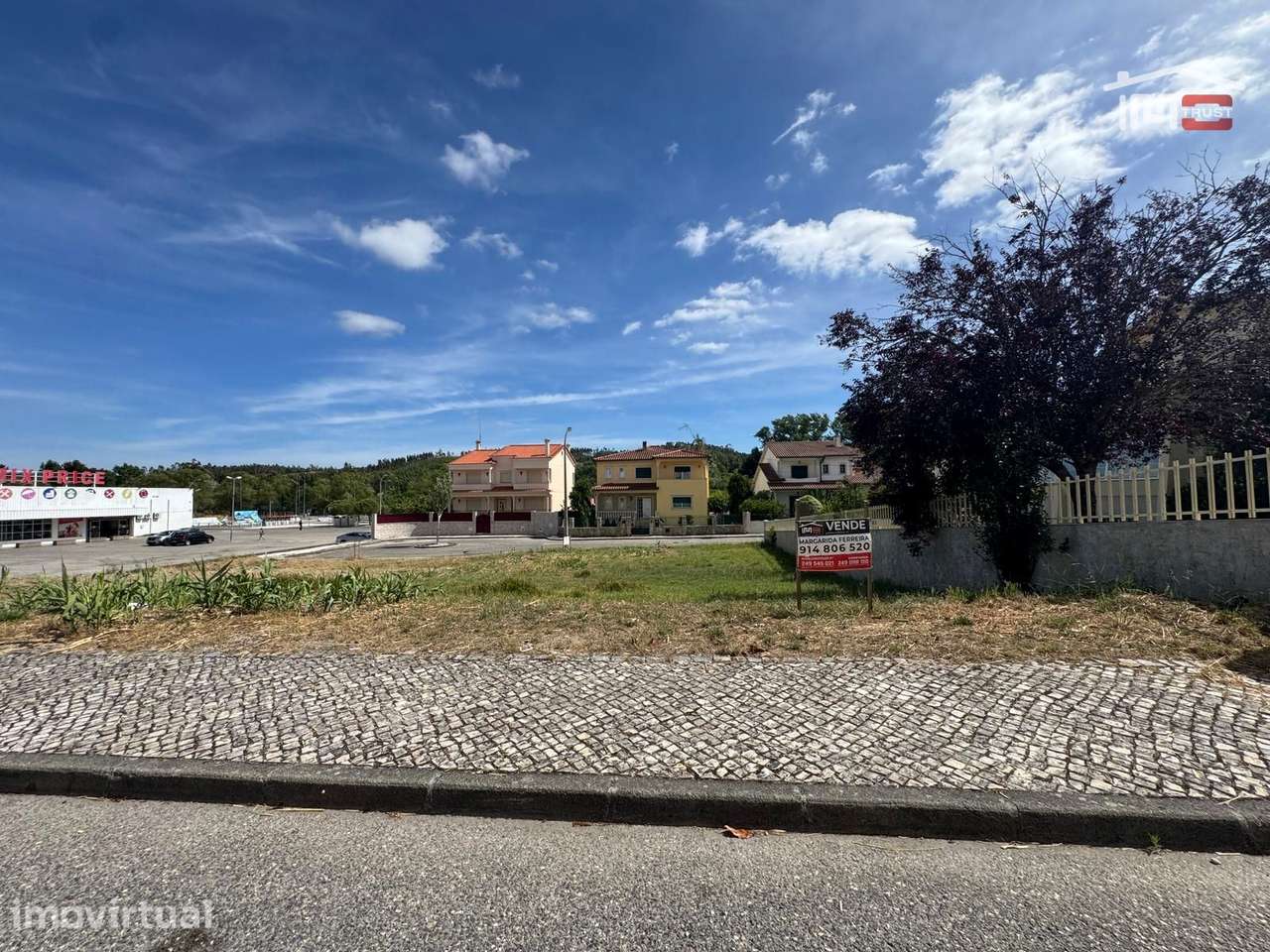 LOTE DE TERRENO PARA CONSTRUÇÃO URBANA DENTRO DA CIDADE DE OUREM - Grande imagem: 2/34