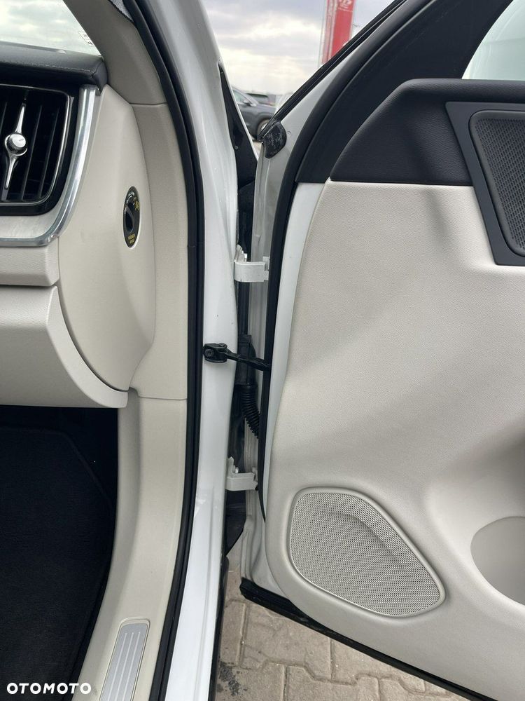 Volvo XC 60 B5 D AWD Ultimate Bright - 9