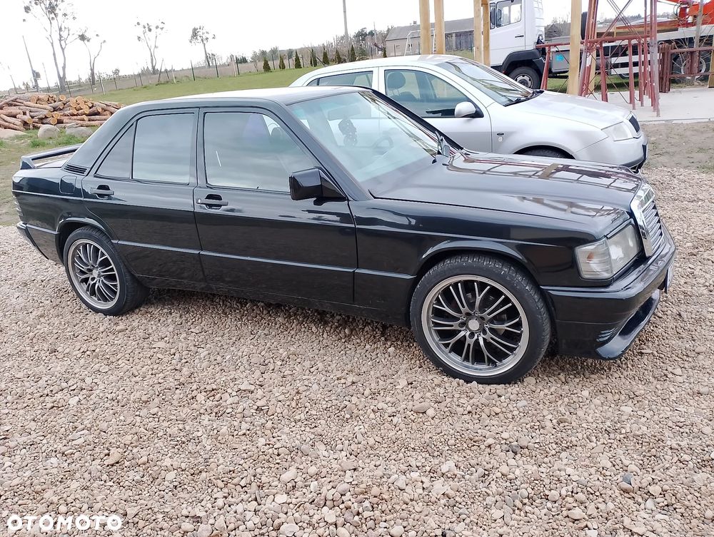 Mercedes-Benz W201 (190) - 1