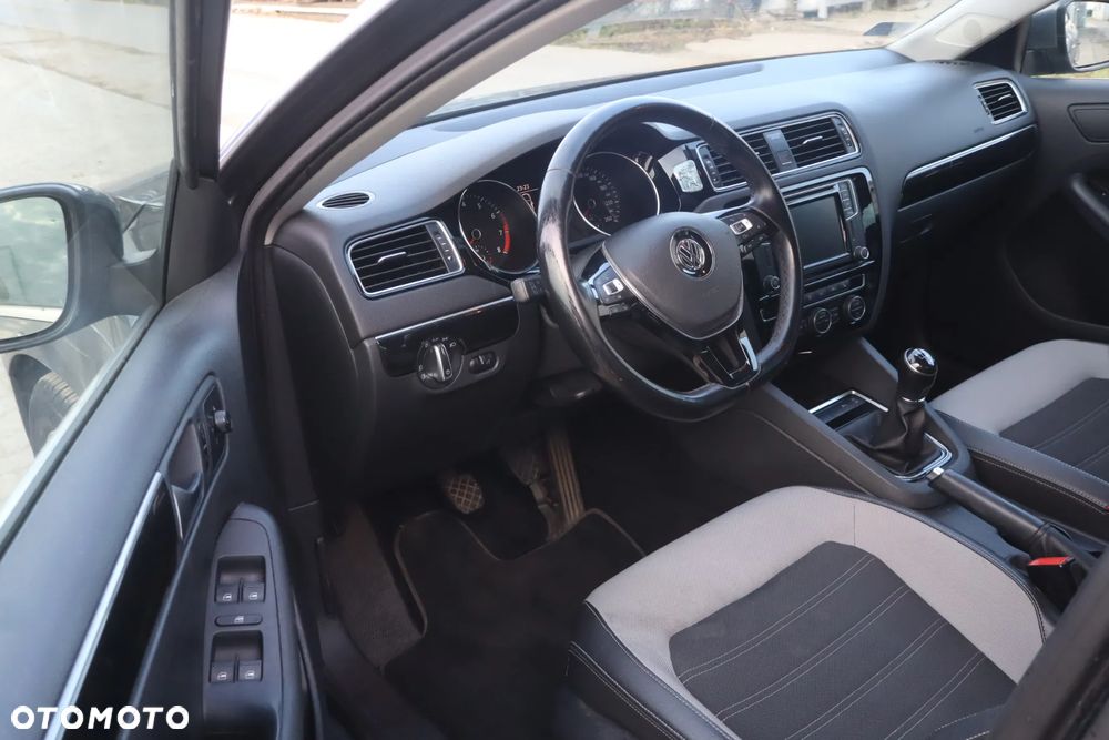 Volkswagen Jetta 1.4 TSI BMT Highline - 9