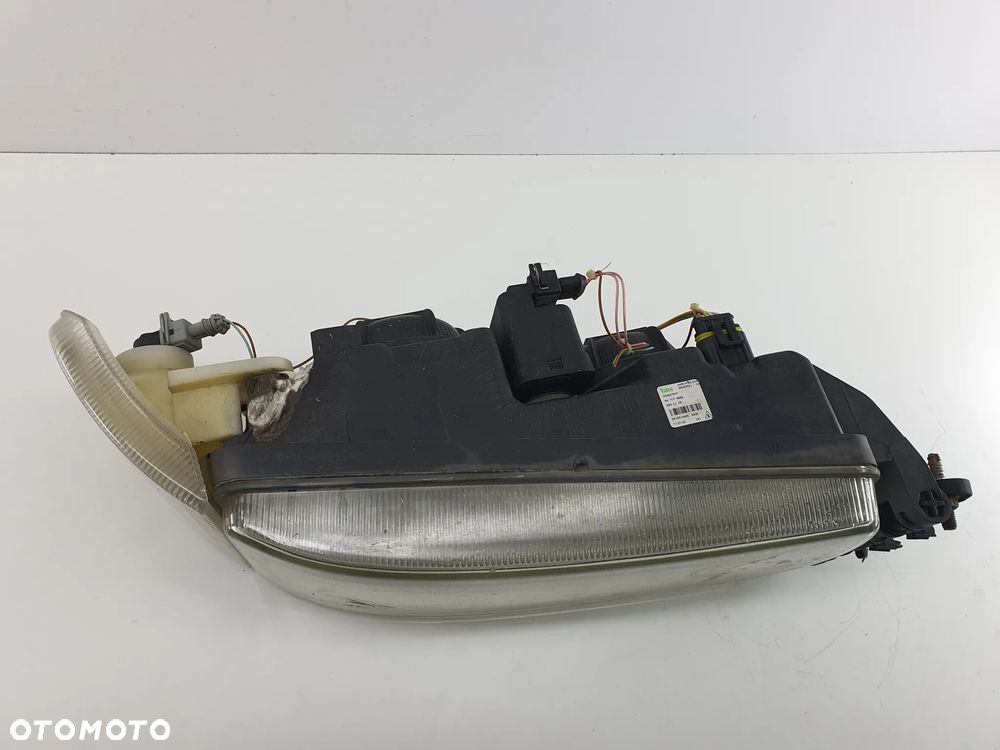 LAMPA PRAWA REFLEKTOR KIERUNKOWSKAZ  IVECO EUROCARGO - 2