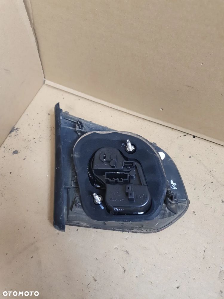 . LAMPA PRAWA W KLAPE VOLKSWAGEN GOLF 6 - 6