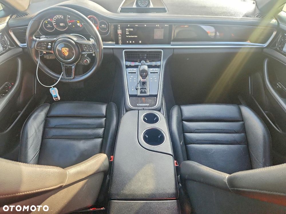 Porsche Panamera 4 - 9
