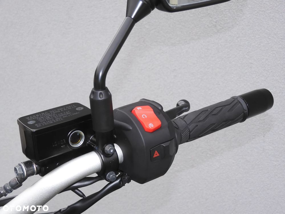 Suzuki DL - 27