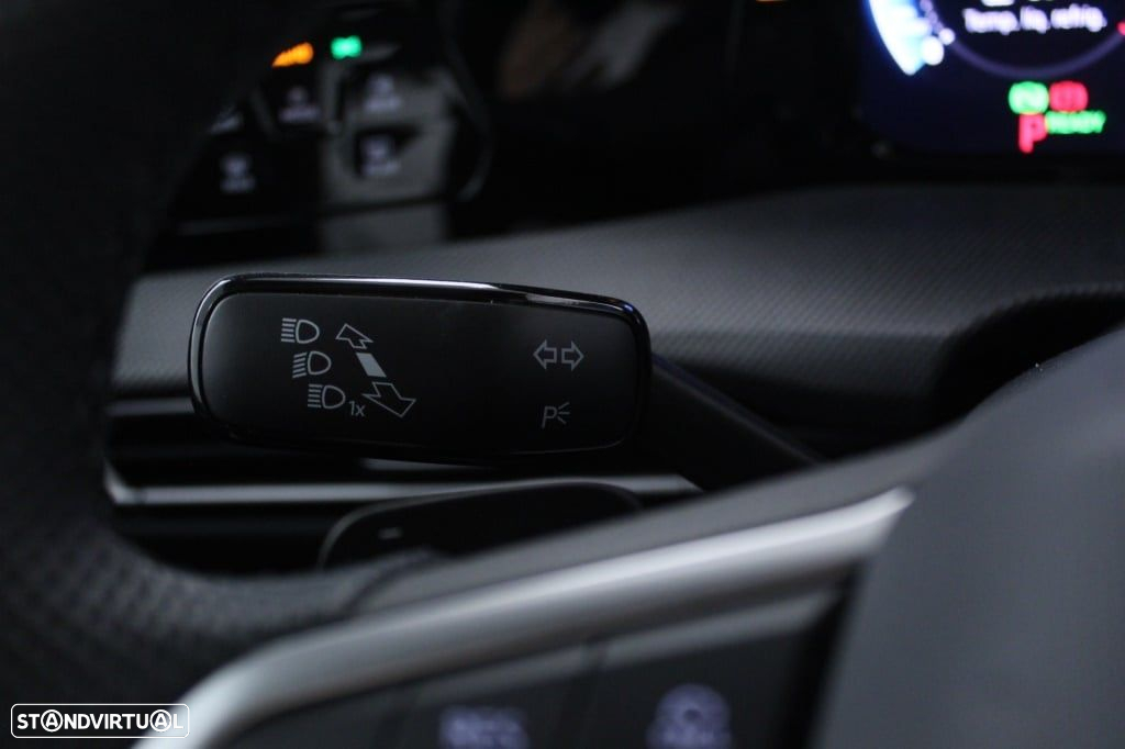 VW Golf Variant 1.5 eTSI R-Line DSG - 24