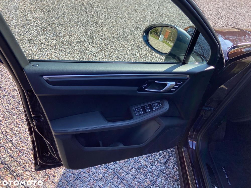 Porsche Macan T - 12