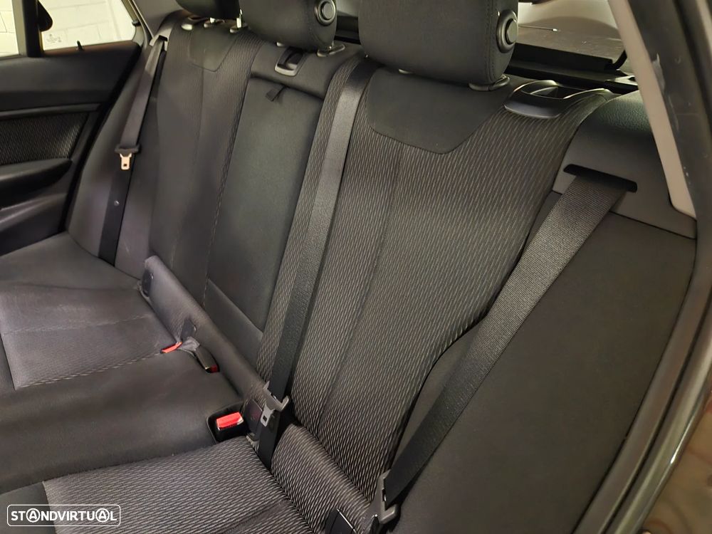 BMW 320 d Touring Line Modern - 29