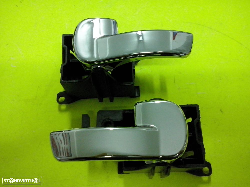 Punho /Punhos cromados interiores de abrir a porta Nissan Navara D40 - 1