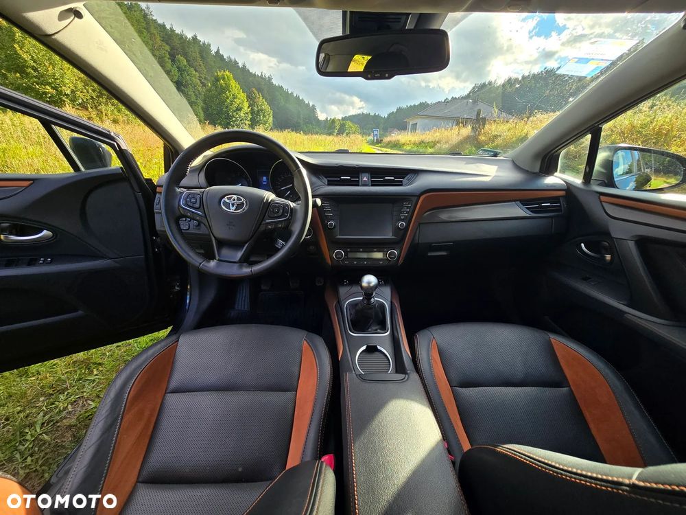 Toyota Avensis 1.8 Premium - 8