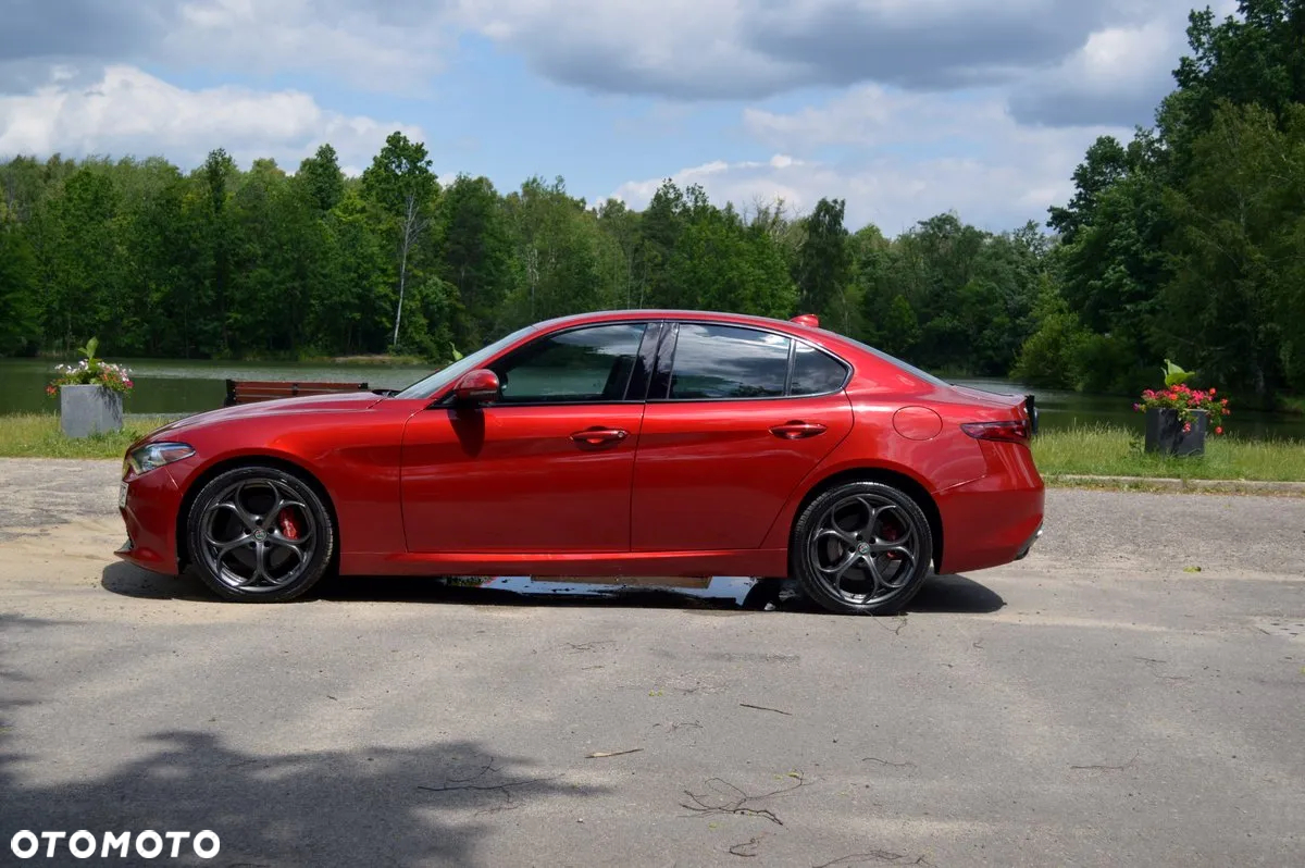 Alfa Romeo Giulia 2.0 Turbo 16V AT8-Q4 Veloce - 4
