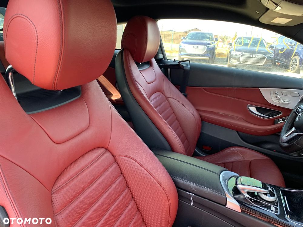 Mercedes-Benz Klasa C 300 4Matic 9G-TRONIC - 15