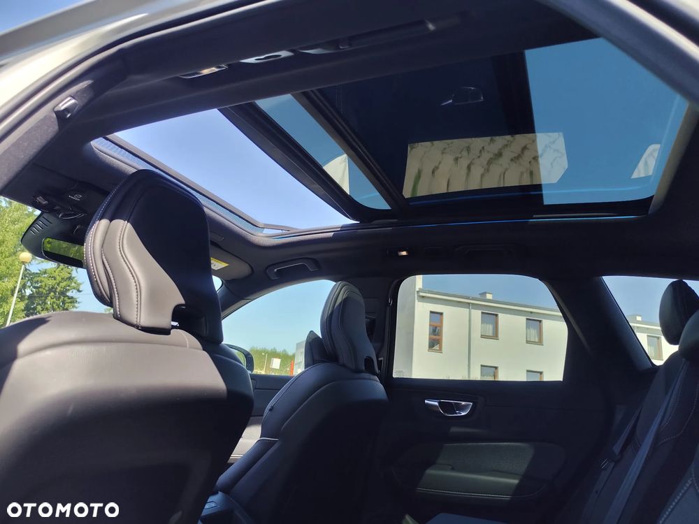 Volvo XC 60 T6 Plug-In Hybrid AWD Plus Black Edition - 15