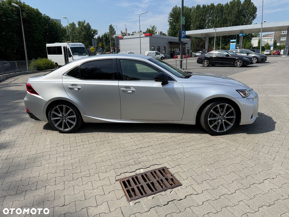 Lexus IS 300h Elegance EU6 - 3