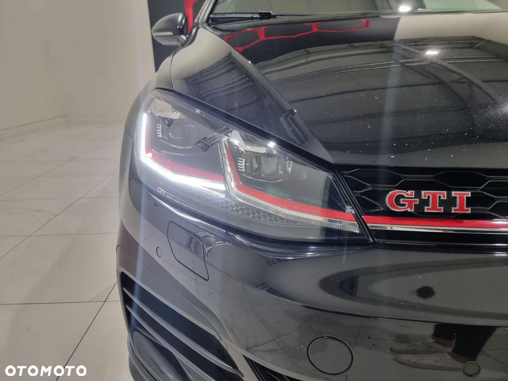Volkswagen Golf - 14