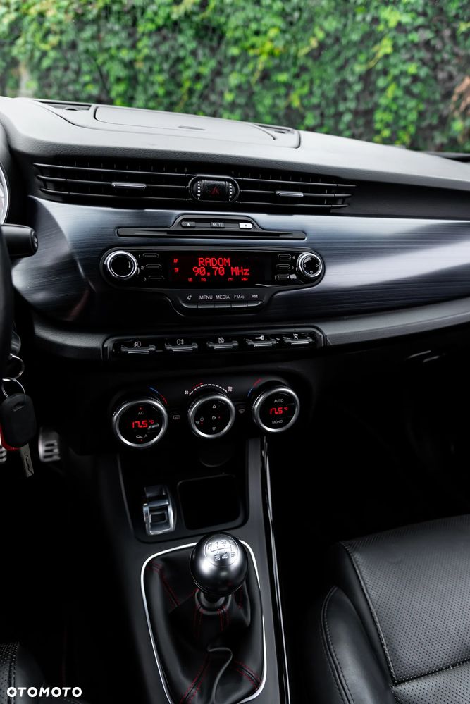 Alfa Romeo Giulietta 1.8 TBi 16V Quadrifoglio Verde - 36