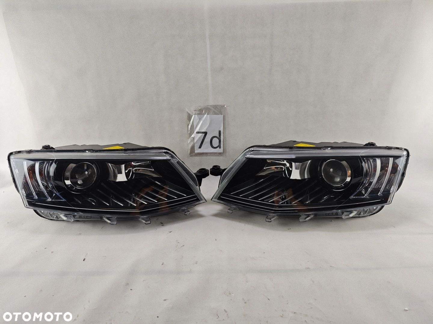 SKODA OCTAVIA III 5E1 XENON LEWY PRAWY SKRĘTNY LED LAMPA LEWA PRAWA - 2