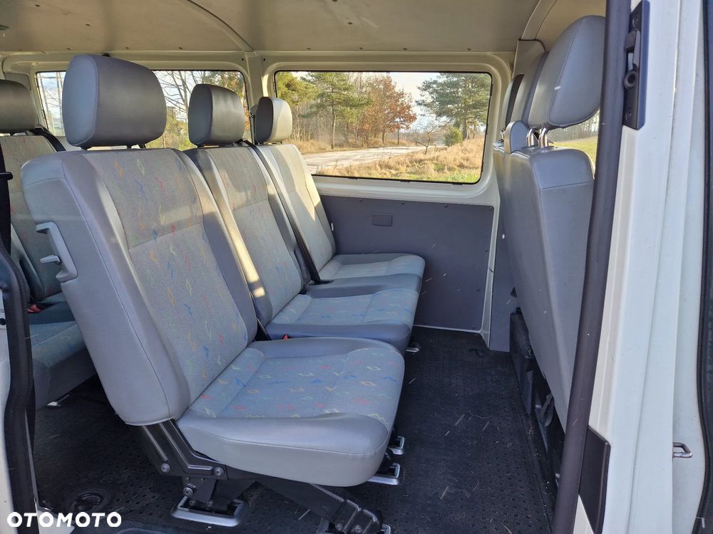 Volkswagen Transporter Shuttle Lang - 9