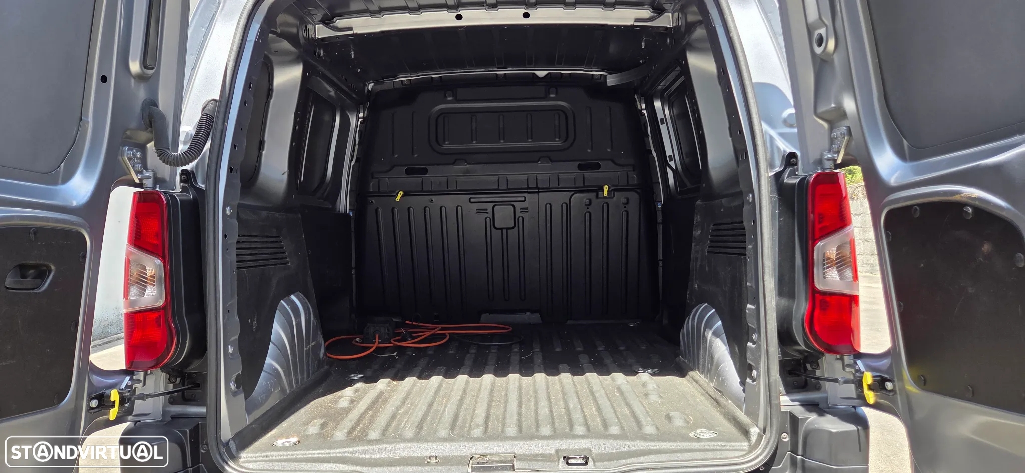Peugeot e-Partner 50 kWh Premium - 8