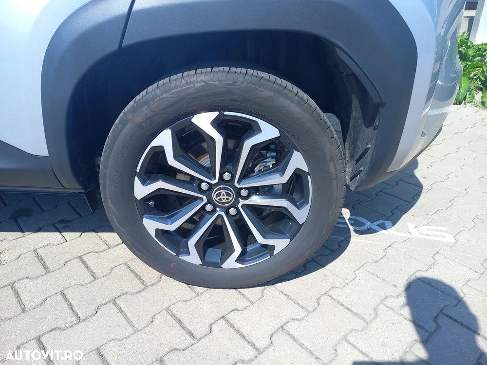 Toyota Yaris Cross 1.5 VVT-i HSD 4x4 Dynamic - 28
