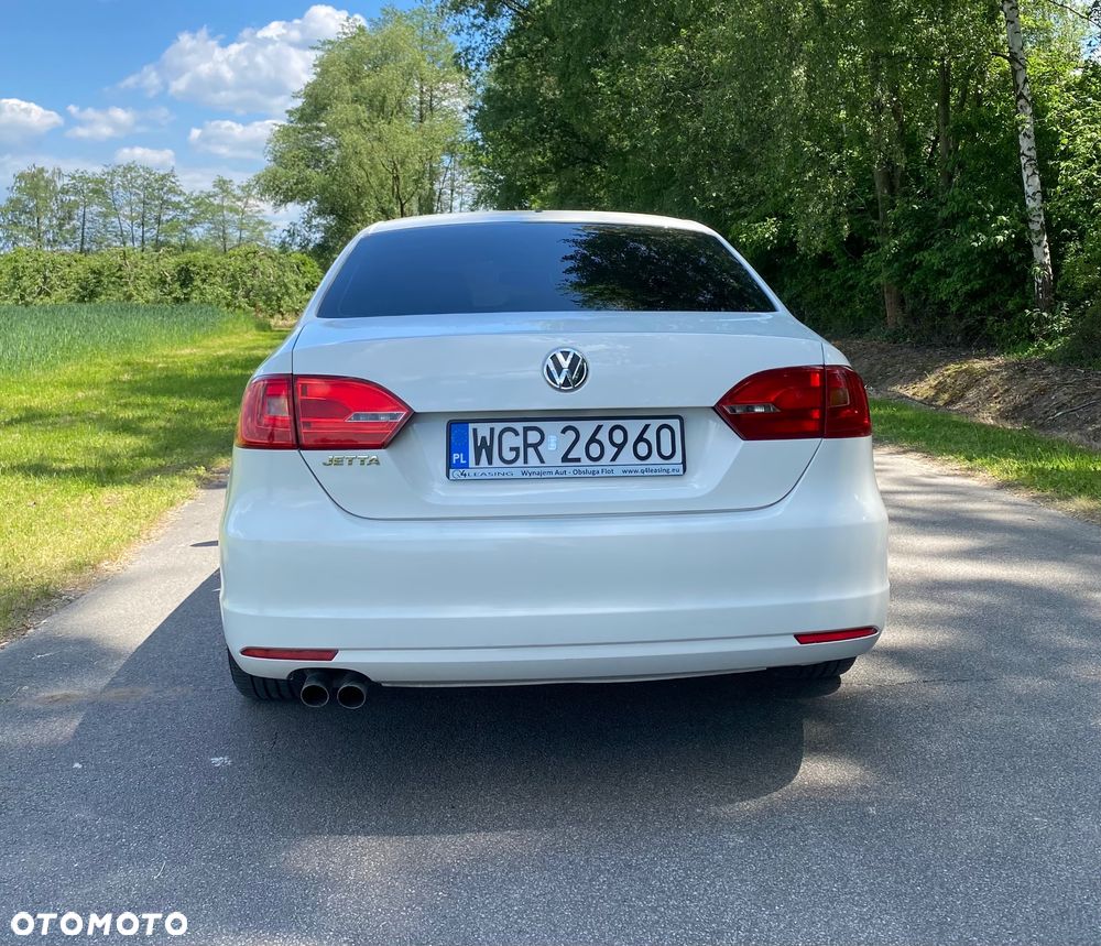 Volkswagen Jetta - 4