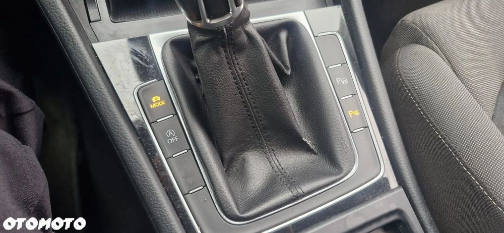 Volkswagen Golf 1.6 TDI DPF Highline - 16