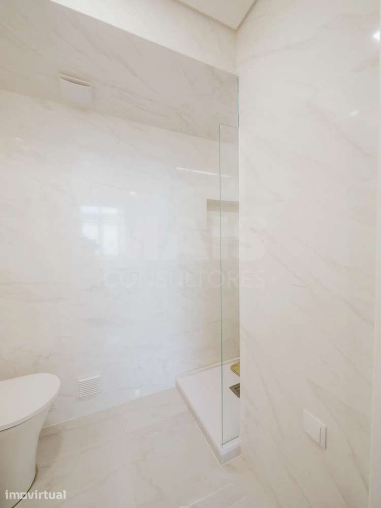 T3 Remodelado em Benfica | Varanda | Home Staging Incluído - Grande imagem: 4/24