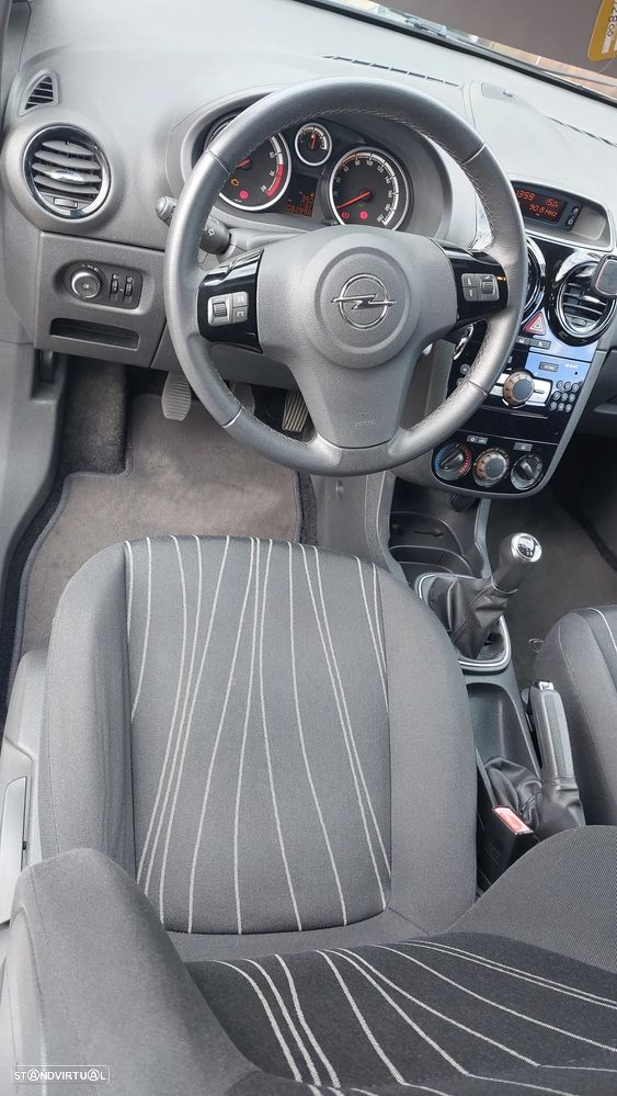 Opel Corsa 1.4 16V Edition - 11