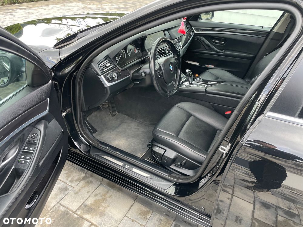 BMW Seria 5 530d xDrive - 13