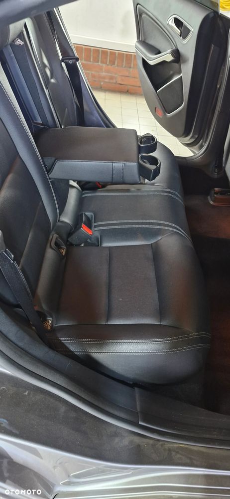 Mercedes-Benz CLA 250 4Matic 7G-DCT - 2