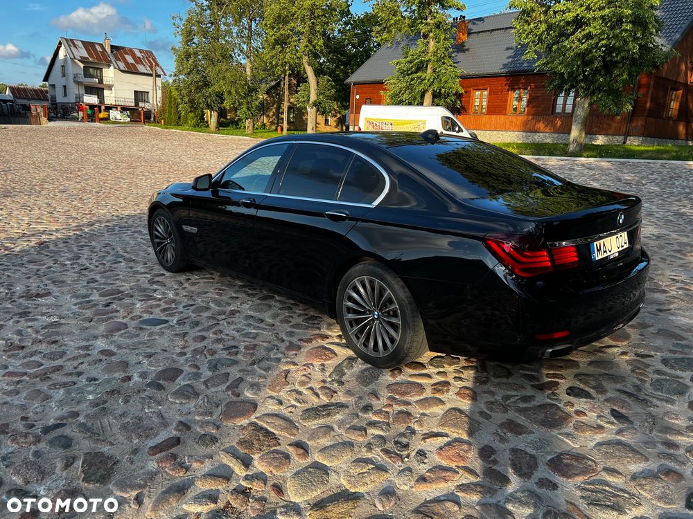 BMW Seria 7 740i - 6