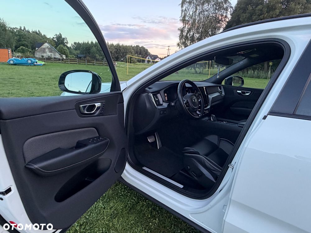 Volvo XC 60 B4 B R-Design - 14