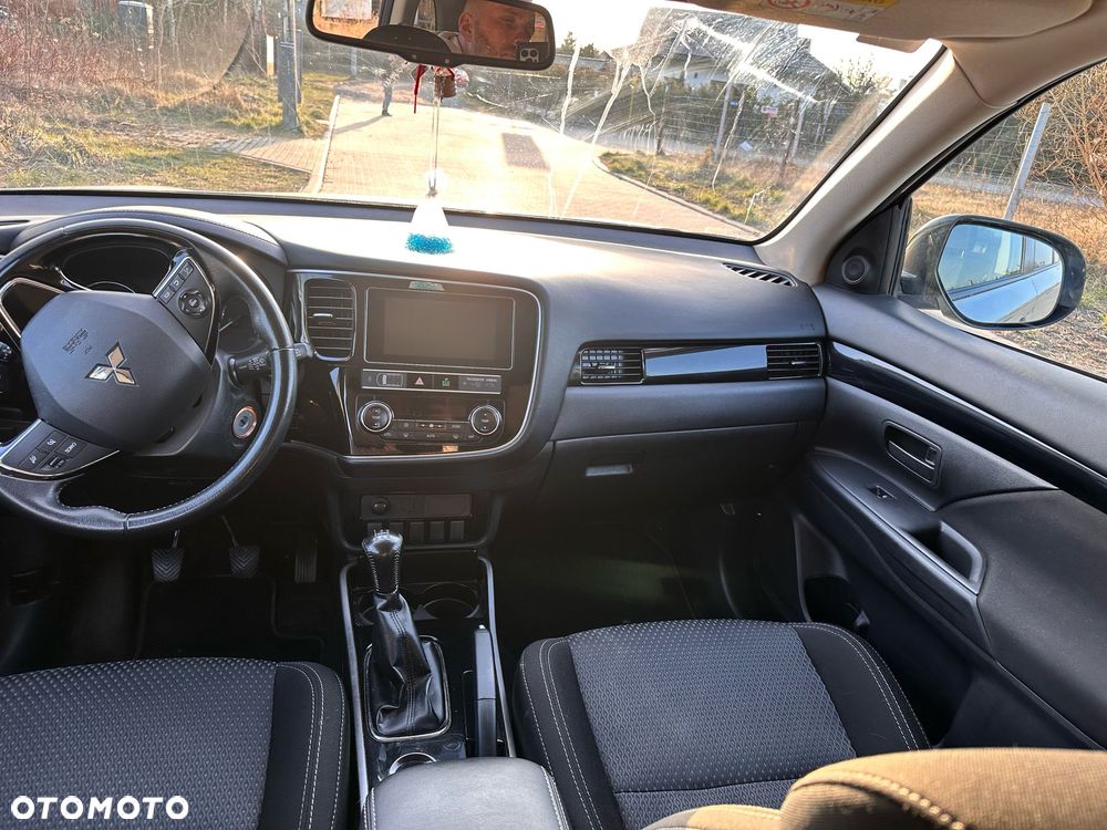 Mitsubishi Outlander - 14