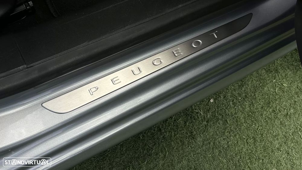 Peugeot 208 1.2 PureTech Signature - 15
