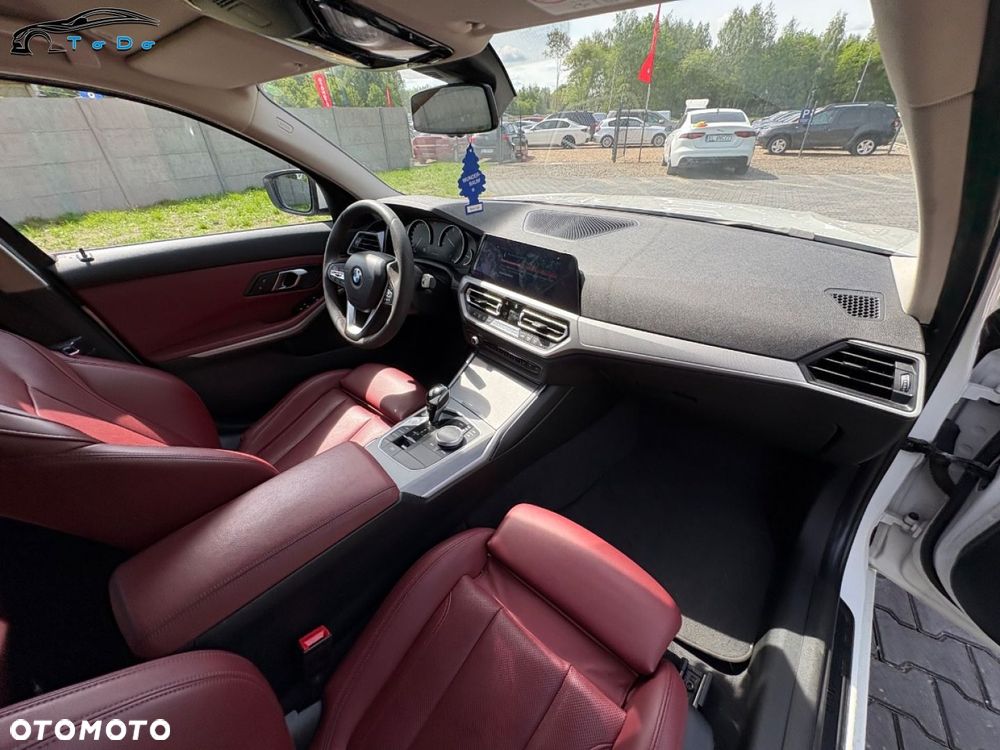BMW Seria 3 318d M Sport - 34