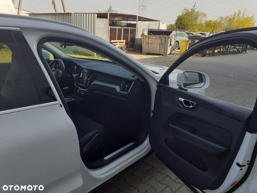Volvo XC 60 D4 Momentum - 24