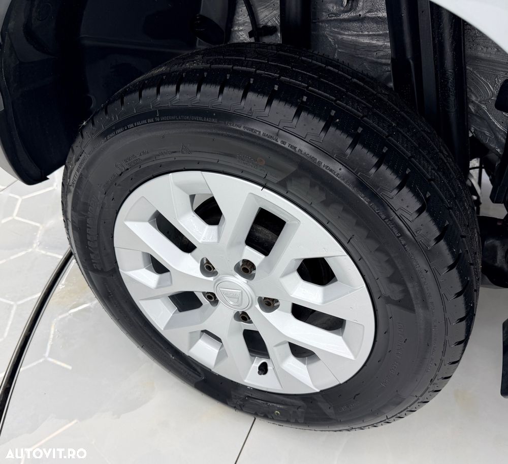 Dacia Duster TCe 90 Essential - 11