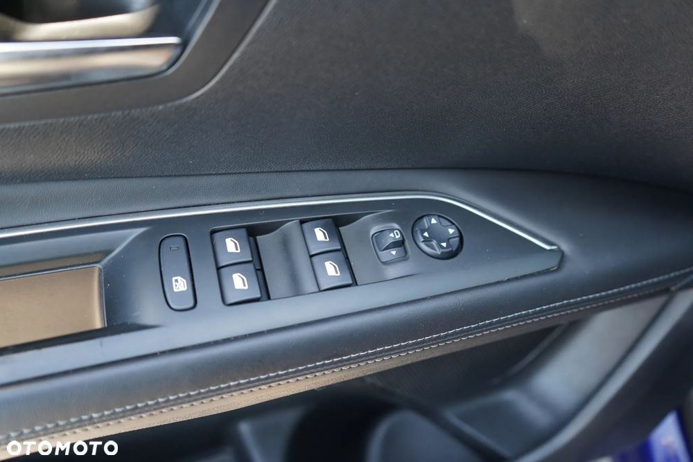 Peugeot 3008 PureTech 130 Stop & Start GPF EAT8 Allure Business-Paket - 28